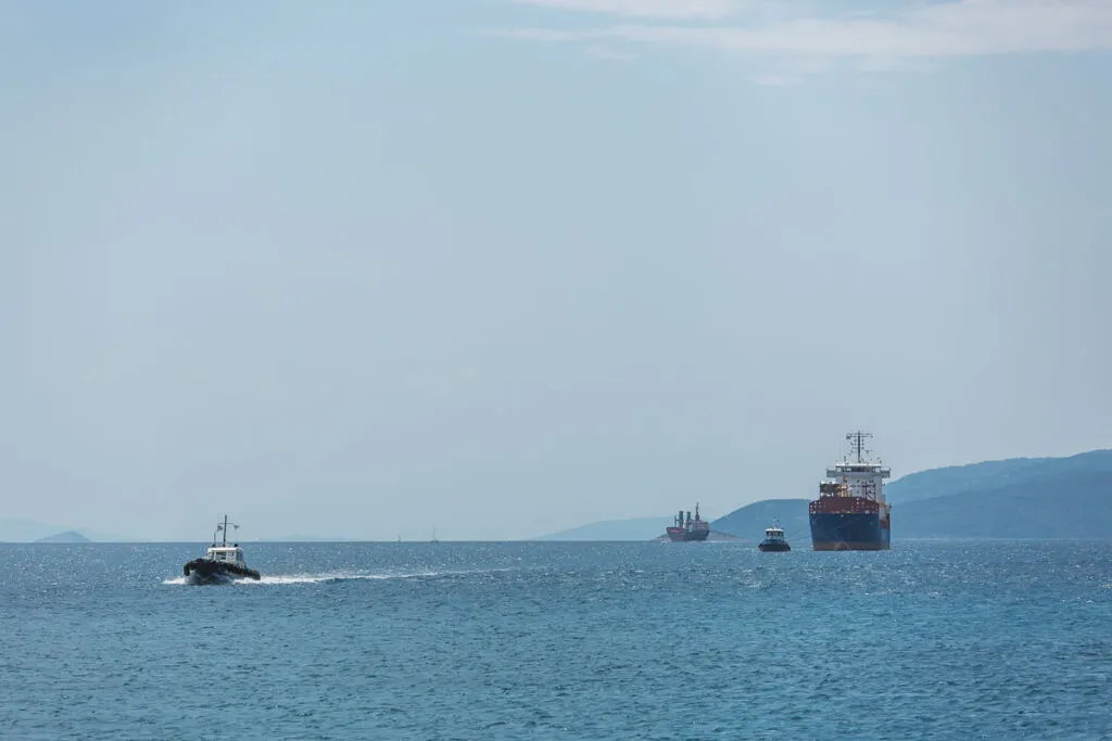 Mila [AG]: Corinth Canal Crossing, East to West, photo 1