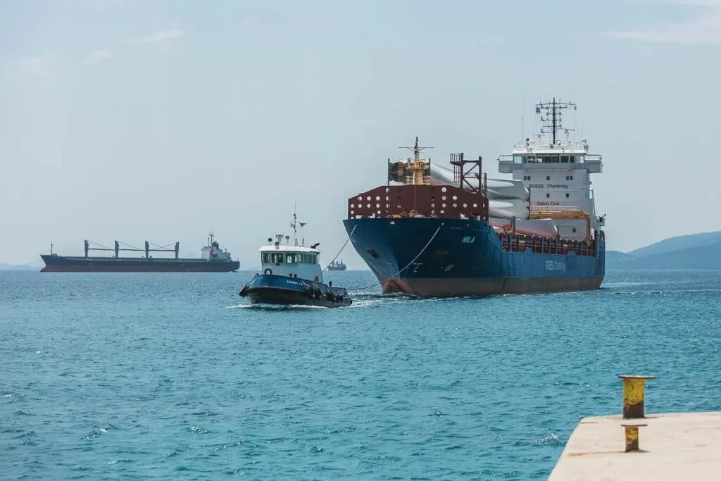 Mila [AG]: Corinth Canal Crossing, East to West, photo 3