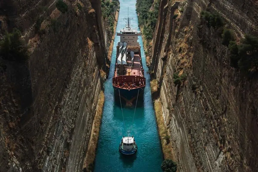 Mila [AG]: Corinth Canal Crossing, East to West, photo 12