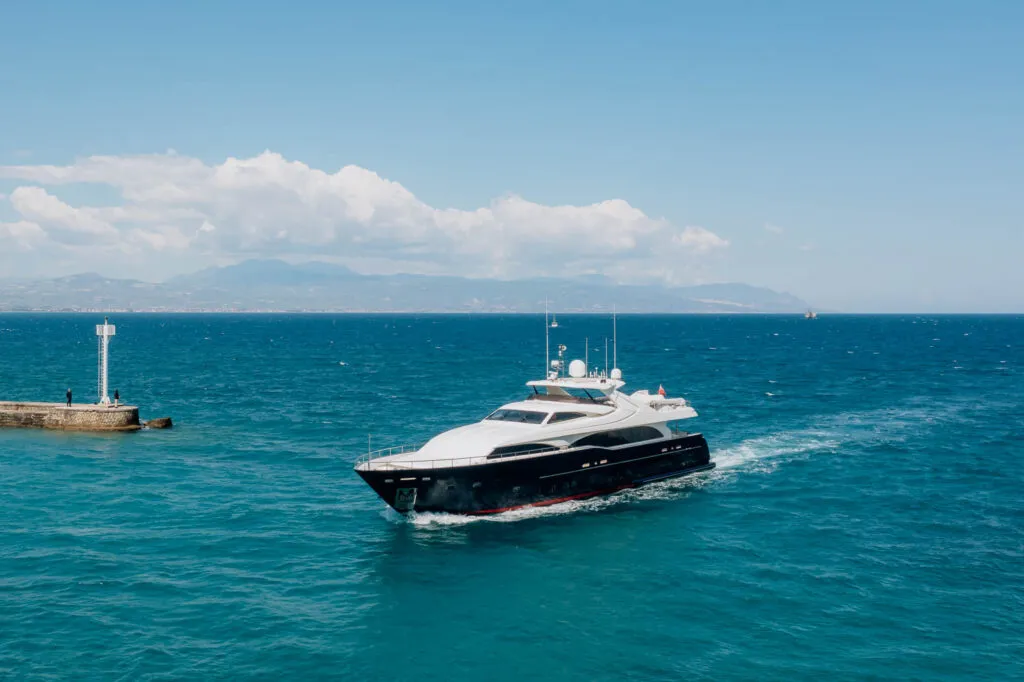 Nati Tre: Private yacht photo and video coverage during Corinth Canal crossing. Drone and by land footage from unique viewpoints., photo 1