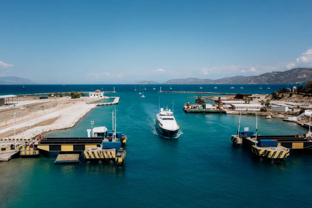 Nati Tre: Private yacht photo and video coverage during Corinth Canal crossing. Drone and by land footage from unique viewpoints., photo 4