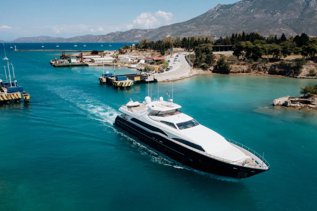 Nati Tre: Private yacht photo and video coverage during Corinth Canal crossing. Drone and by land footage from unique viewpoints., photo 5