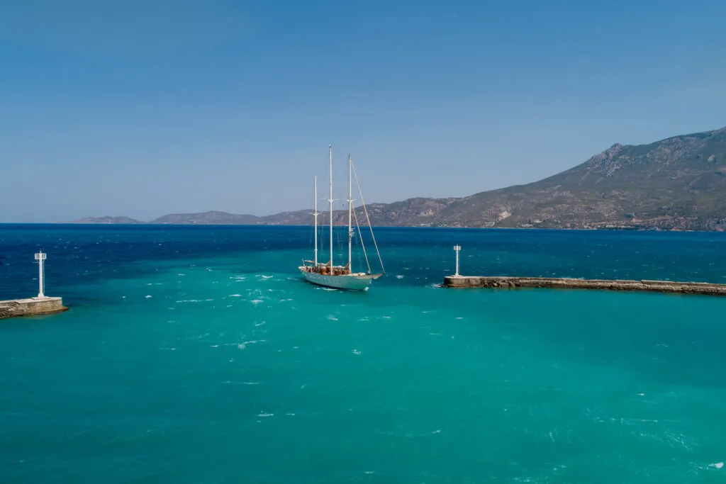 Xarifa: Vintage Schooner Passing Corinth Canal, photo 3